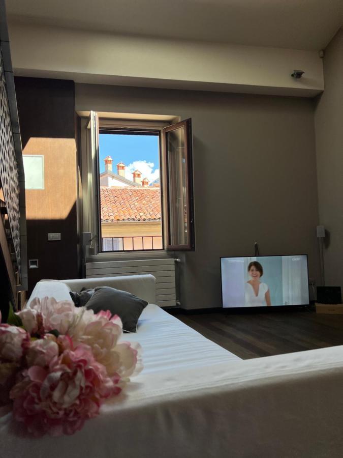 Casa Cavour Lecco - Downtown Design Penthouse Apartment Exterior photo