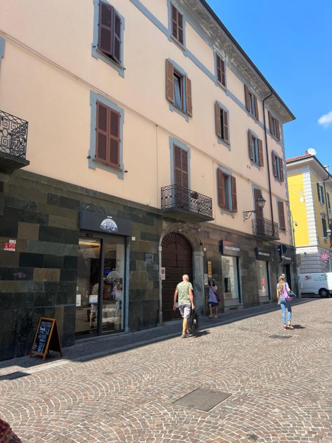 Casa Cavour Lecco - Downtown Design Penthouse Apartment Exterior photo