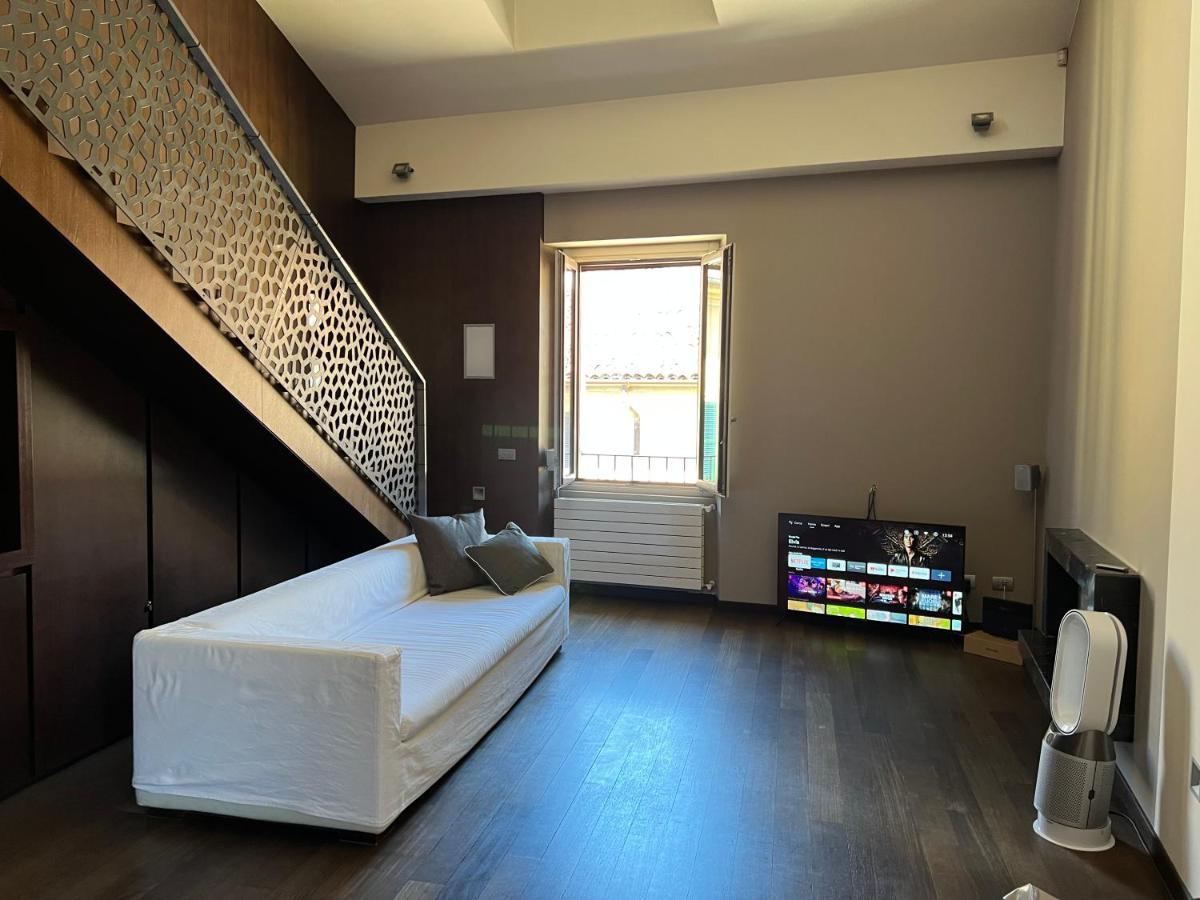 Casa Cavour Lecco - Downtown Design Penthouse Apartment Exterior photo