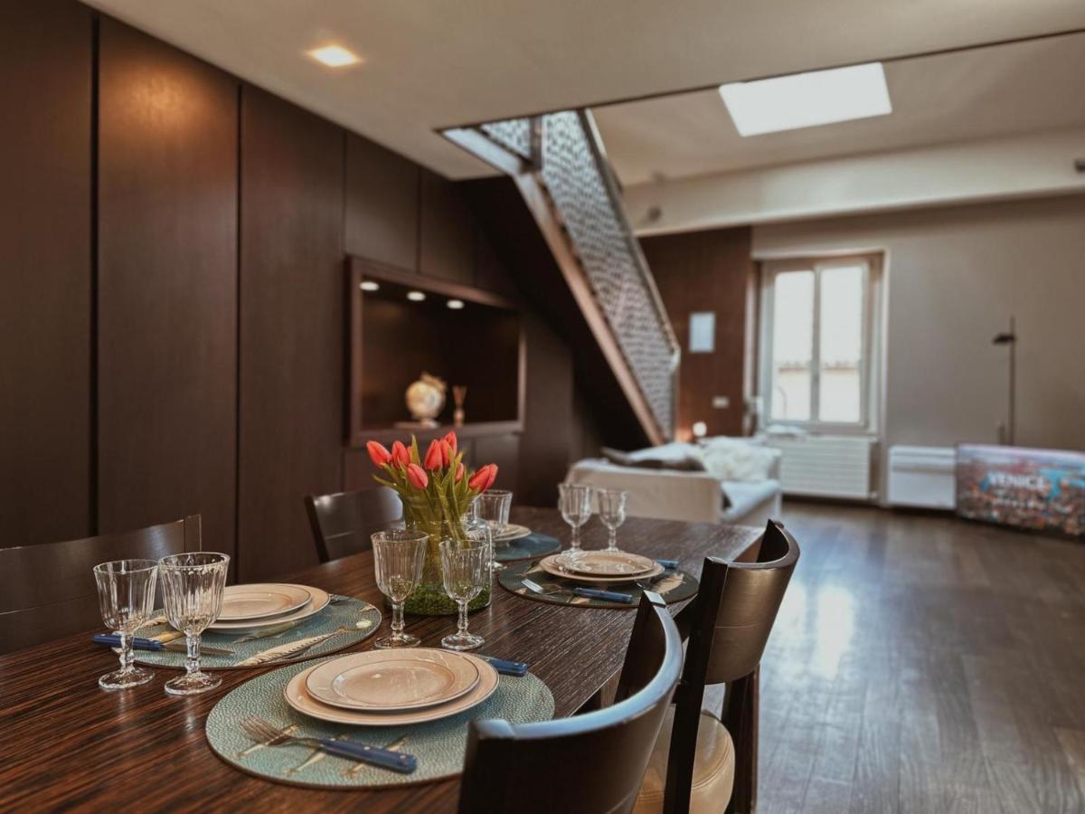 Casa Cavour Lecco - Downtown Design Penthouse Apartment Exterior photo